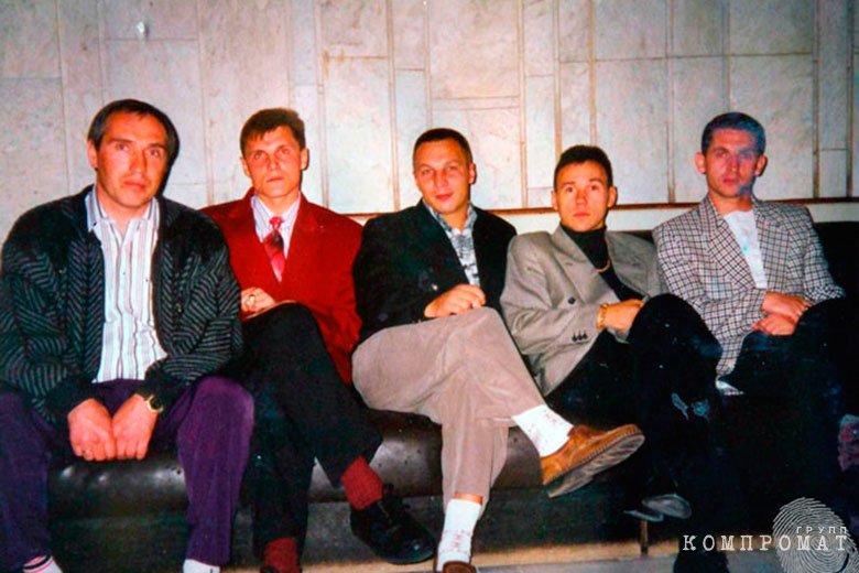 Владимир Бирюков (в центре)