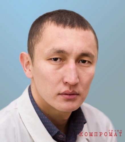 Хасанов Кайрат Аманбаевич – врач травмотолог-ортопед. Окончил Челябинский государственный медицинский институт в 2009 году по специальности «Лечебное дело», в 2010 году – интернатуру по специальности «Травматология и ортопедия». Прошёл повышение квалификации в 2015 году.