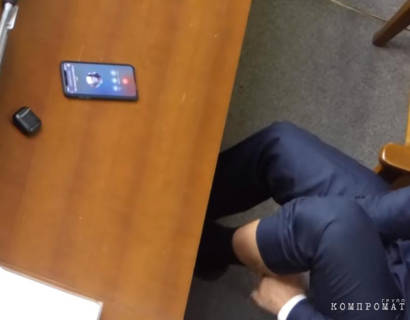 Мастурбация в законе: появилось видео, как нардеп ласкает свои половые органы на заседании Рады