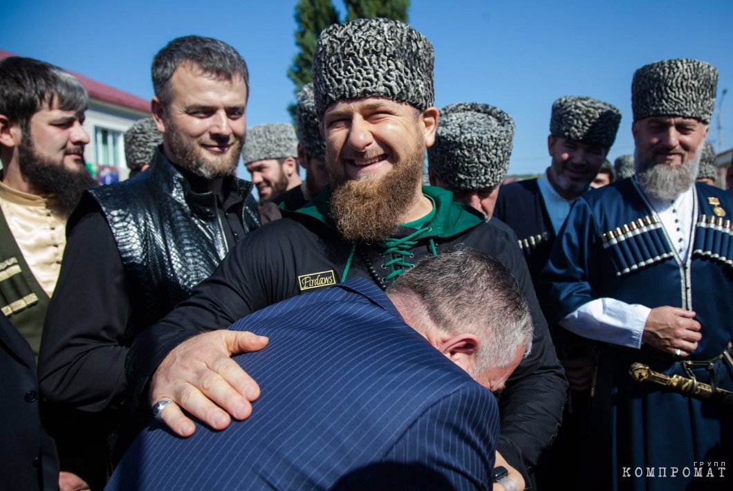 18 сентября 2016. Врио главы Чечни Рамзан Кадыров у одного из избирательных участков в селе Центарой в единый день голосования