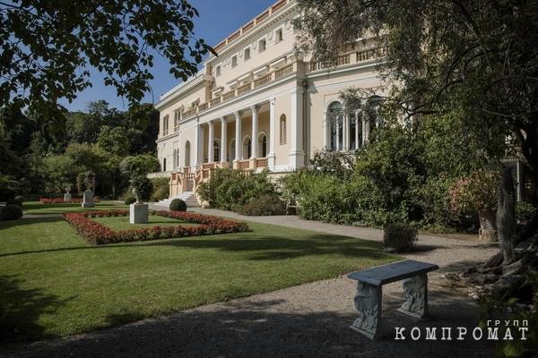 Дом-оранжерея с 14 спальнями на 14 тыс. га Рината Ахметова за €200 млн