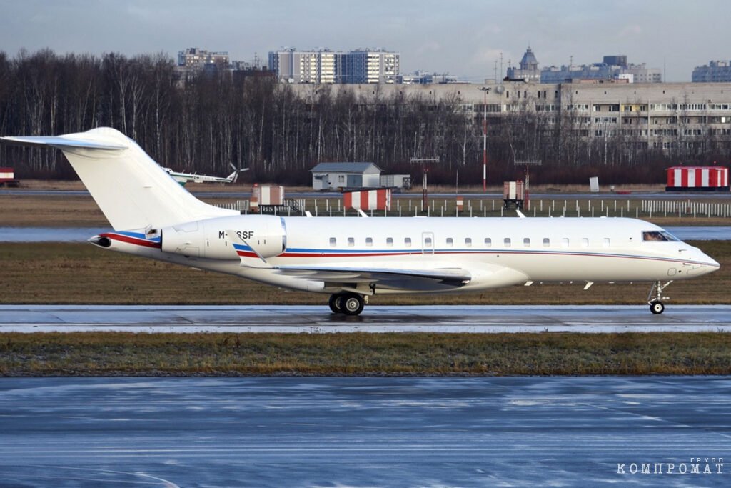 Самолет M-YSSF, предположительно принадлежащий Алексею Мордашову