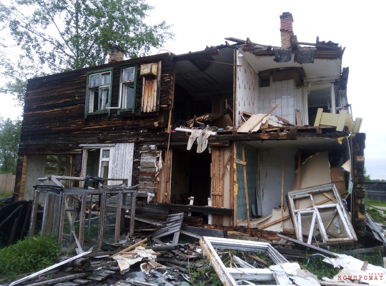 В Советском районе ХМАО бросили ликвидацию бараков. Расселенные дома горят и закапываются в фекальных ямах