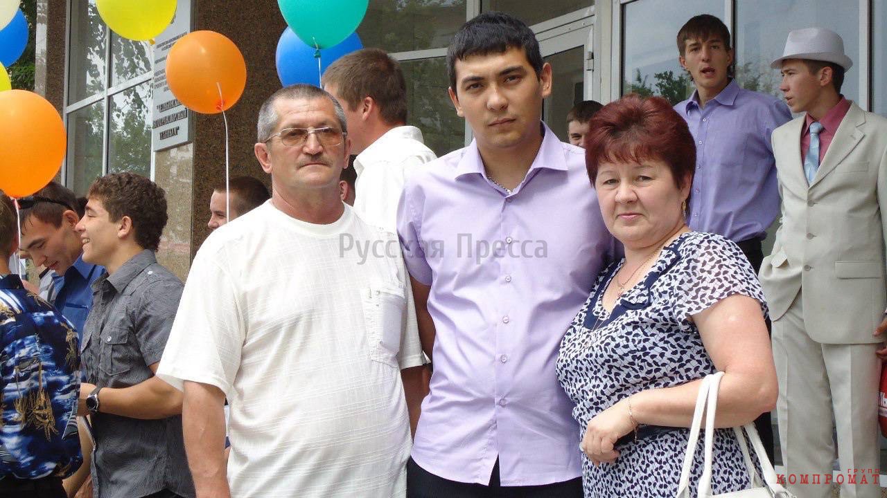 Рустам Кучитаров с родителями — Кучитаровым Фидаилем Ризаковичем и Кучитаровой Розалией Хайрулловной