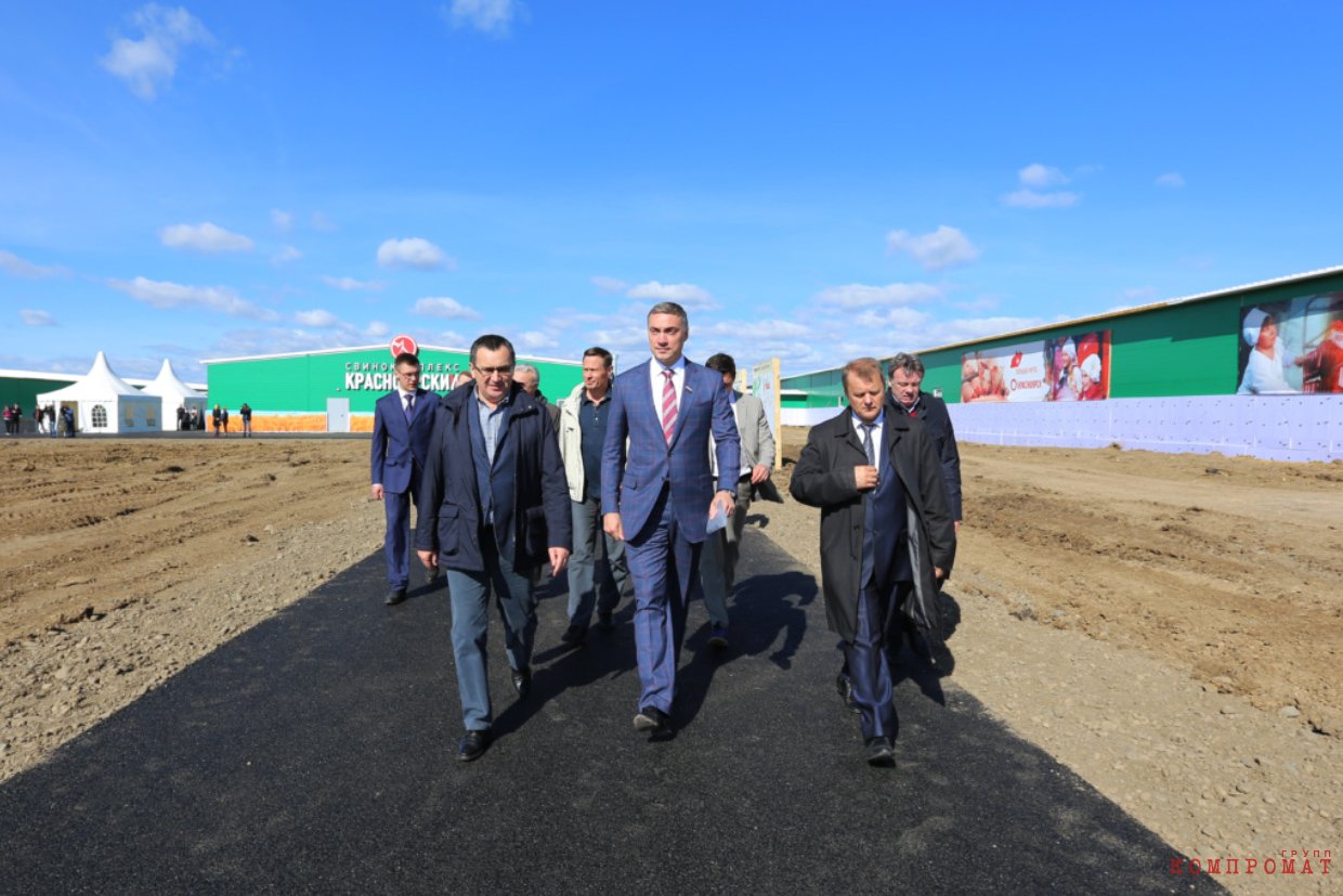 Топ-менеджмент «Сибагро» и красноярские чиновники на открытии Красноярского свинокомплекса