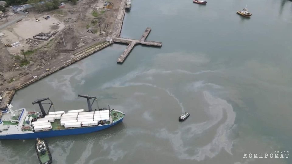 Нефтяные загрязнения в акватории Черного моря вблизи Туапсе