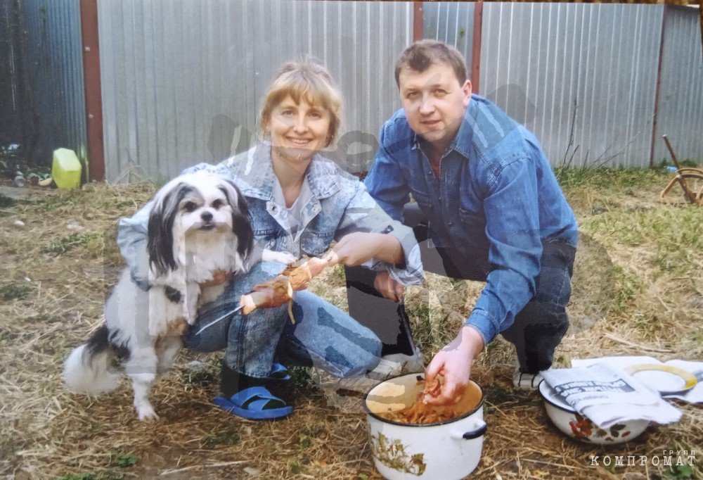 Иван Ткачев и его жена Ольга вместе со своей ши-тцу